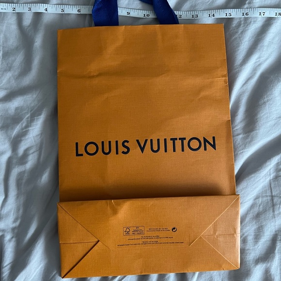 LOUIS VUITTON Shopping bag purchased in Milan, Italy - Picture 3 of 3